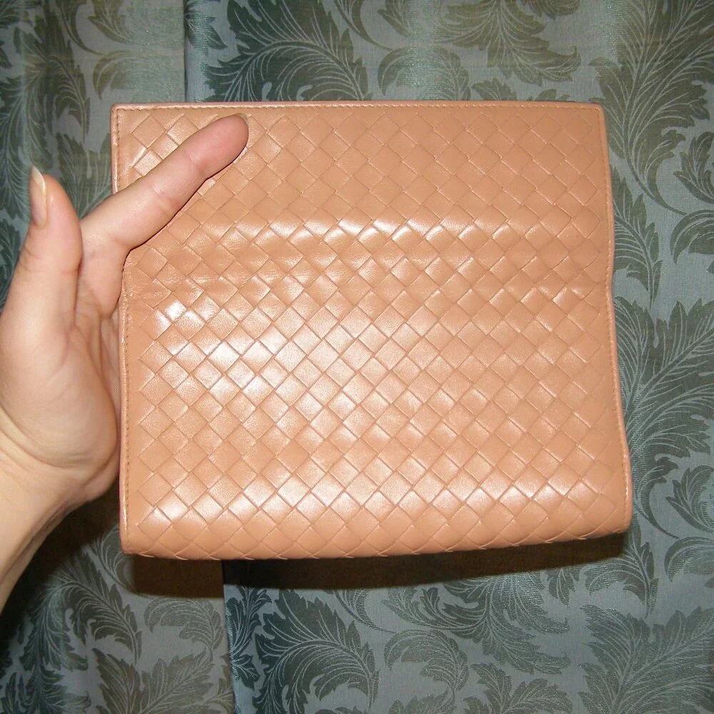 Bottega Veneta Intrecciato Nude/Tan Flap Wallet EUC